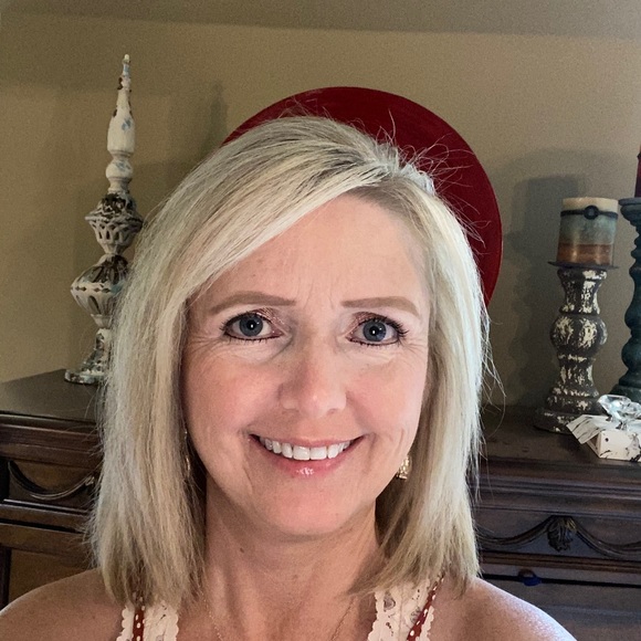 Meet your Posher, Pam - Picture 1 of 1